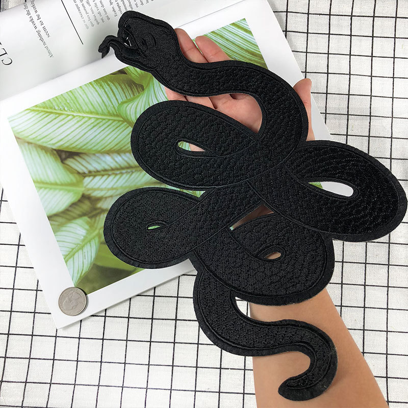 Embroidery Alpha - 1 szt. Czarny wąż haftowana naszywka